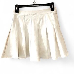 SHEIN WHITE TENNIS ATHLETIC SPORTY MINI SKIRT SIZE SMALL SPORTY LIGHTWEIGHT